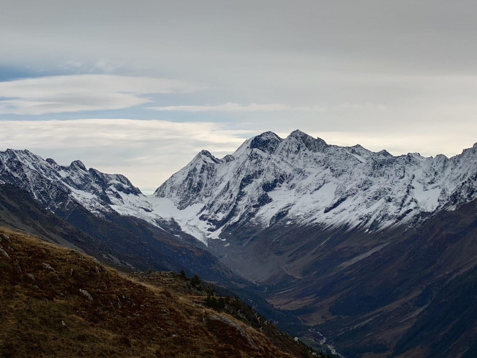 Alpine peaks with clouds — NIVO.UNO